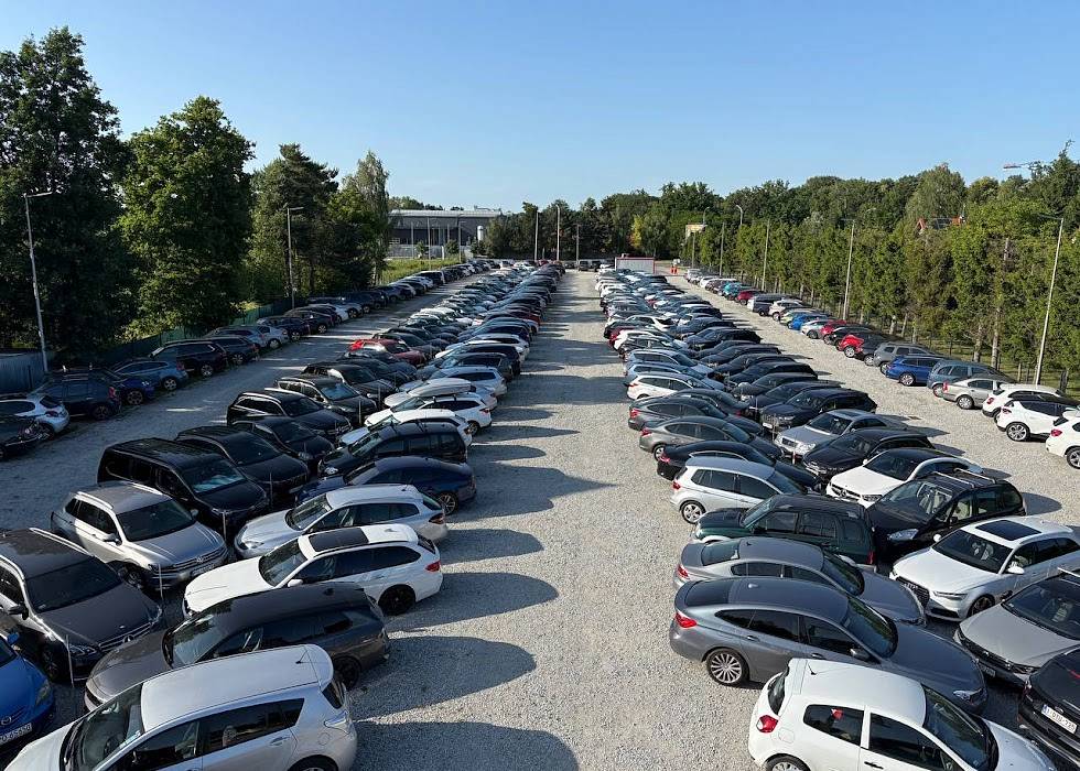 duzy-parking-wroclaw-lotnisko.jpg
